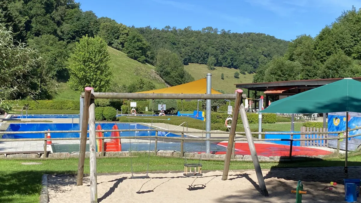 Freibad in Weißenstein kurz vor Betriebsbeginn