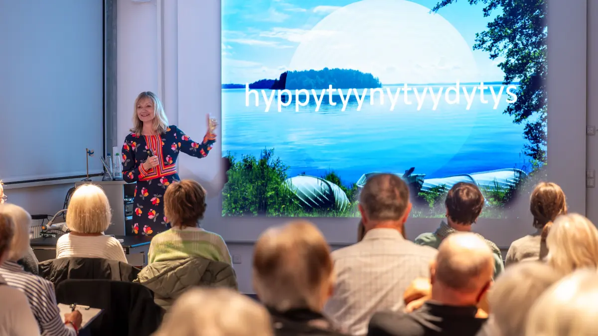 GP, VHS-Haus: Vortrag "Glücksland-Finnland", Referntin Tarja Prüss (Autorin und Radiomoderatorin), VHS-Reihe "(gem)einsam"