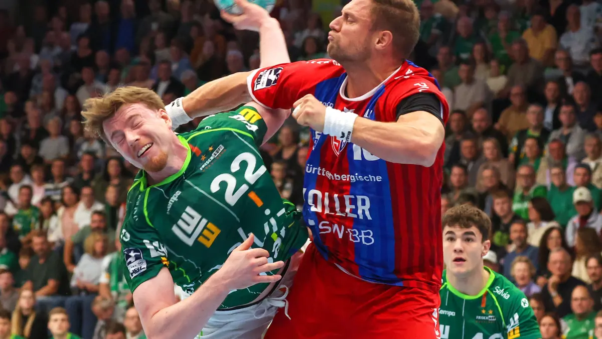 BAU // 10.10.2026, Deutschland, Göppingen, Handball Opel HBL Bundesliga,
FRISCH AUF! Göppingen vs. SG BBM Bietigheim, v.l. Erik Persson (FAG), Fabian Wiederstein (BBM)