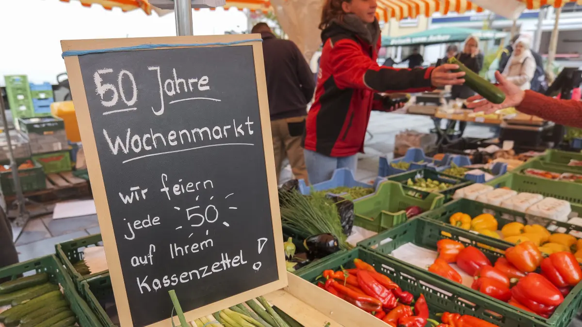 Wochenmarkt: Gerlingen - Den Gerlinger Wochenmarkt gibt es seit 50 Jahren. Zum Jubiläum erwartet die Besucher Probieraktionen, Sonderangebote und kleine Geschenke.