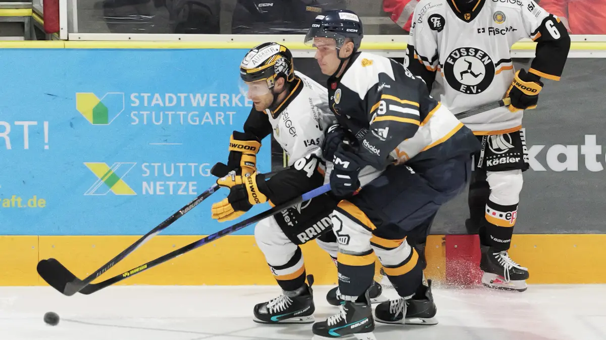 Eishockey, DEB Oberliga, Stuttgarter EC - EV Füssen: Eishockey, Eiswelt Stuttgart, DEB Oberliga, Männer, Stuttgart Rebels, Stuttgarter EC - EV Füssen
Nr.19 (S): Vincent Schlenker - blau/gelb
Fotograf: Günter E. Bergmann - Photography
Aufnahmedatum: 09.10.2026