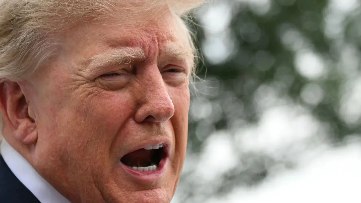 US-POLITICS-TRUMP: US President Donald Trump speaks to the press before walking to board Marine One on the South Lawn of the White House in Washington, DC, on October 10, 2026. President Trump is travelling to Tennessee to speak at a campaign rally. (Photo by Alex WROBLEWSKI / AFP)