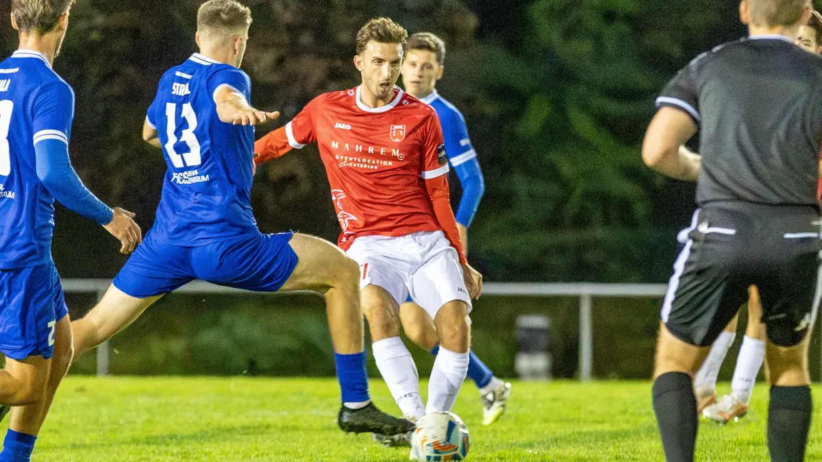 SV Fellbach – FSV 08 Bietigheim-Bissingen, Elton Selimi (rot)