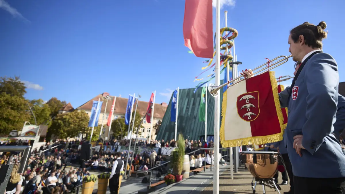 Festumzug zum Fellbacher Herbst.: Fellbach, DEU, 10.10.2026
Festumzug zum Fellbacher Herbst.
No model release. Kein Einverständnis für Werbung, keine Weitergabe an Dritte.
Abgebildete Personen haben der Veröffentlichung in der STZN zugestimmt.