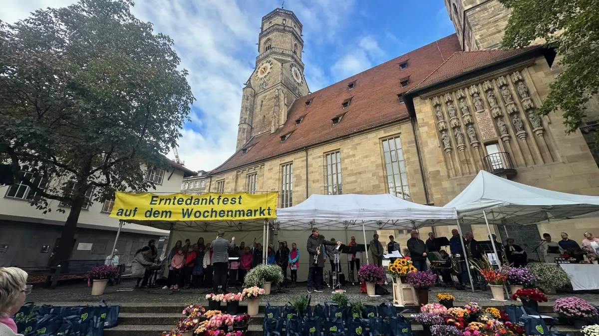 Erntedankfest der Marktbeschicker vor der Stiftskirche