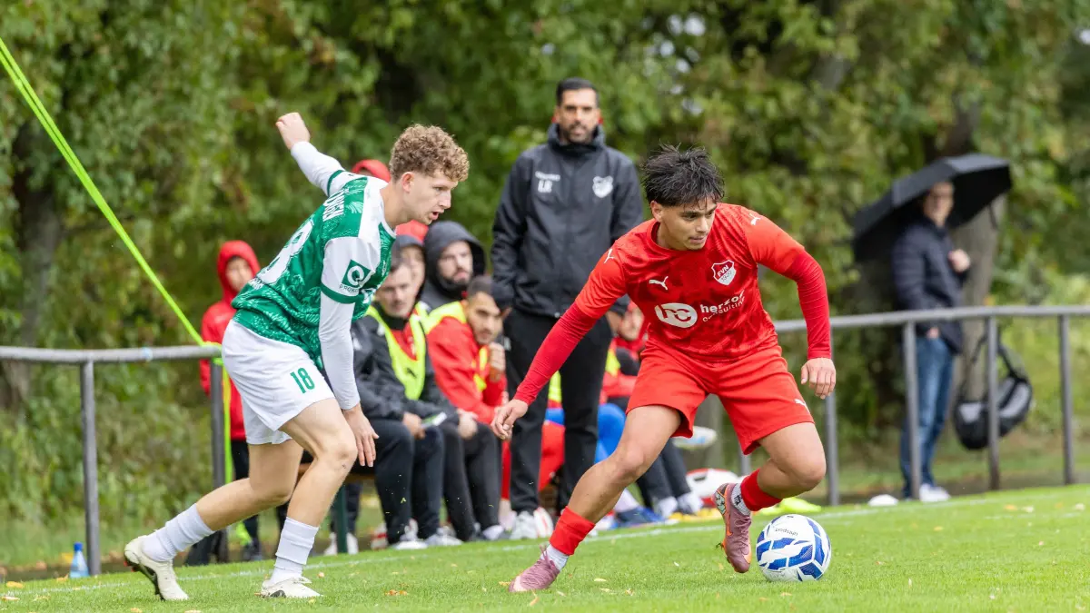 Württemberg Landesliga TSV Köngen (grün) FV Neuhausen (rot) S: Kimi Hindennach #18 TSV Köngen