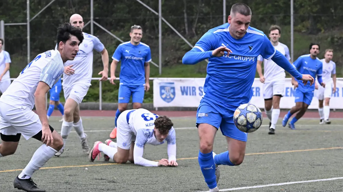 SV Kornwestheim - TV Aldingen: SV Kornwestheim - TV Aldingen; SVK; Fussball Bezirksliga E/M; Saison 2026 2027
SVK (blauu): Tom Schneider