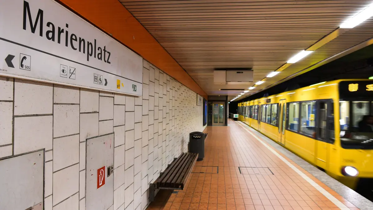 Marienplatz, Haltestelle.: Stuttgart, Haltestelle Marienplatz, Sechs Wochen lange sperren die SSB im Sommer die Strecke der U1 und der U14 von der Stadtmitte in den Stuttgarter Süden - einer Stammstreckensperrung im Kleinen
