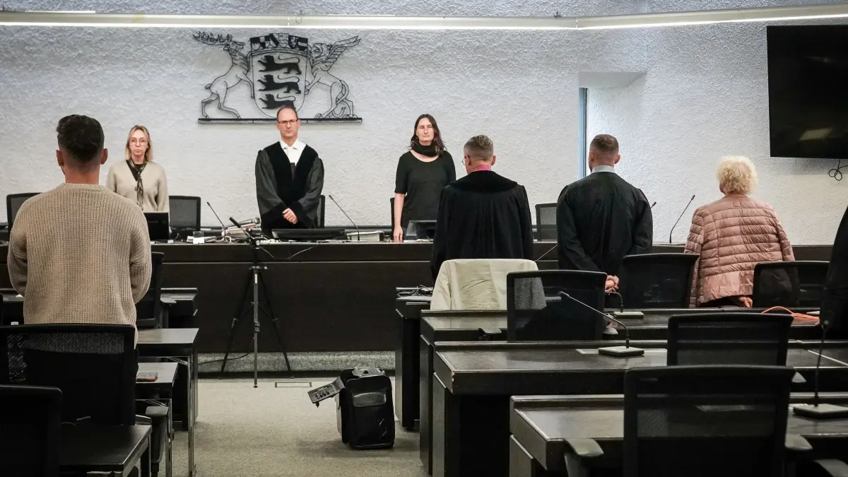 Berufungsverhandlung Die 70-jährige Autofahrerin steht nach dem Unfalltod des Motorradpolizisten Thomas Hohn bei der Fußball-EM 2024 erneut vor dem Landgericht Stuttgart: Berufungsverhandlung Die 70-jährige Autofahrerin steht nach dem Unfalltod des Motorradpolizisten Thomas Hohn bei der Fußball-EM 2024 erneut vor dem Landgericht Stuttgart