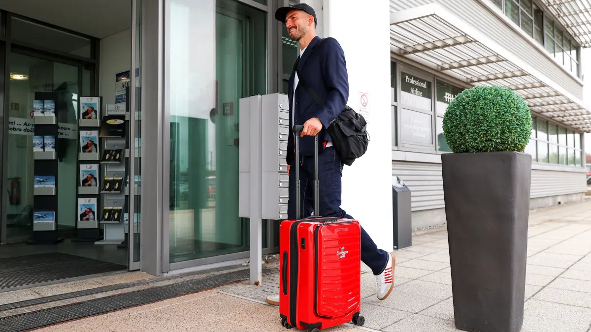 Fußball VfB Stuttgart Abflug: BAU // 13.10.2026, Stuttgart, Fußball UEFA Champions League, Saison 2026-2027, VfB Stuttgart fliegt nach Bratislava, Abflug, Fabian Bredlow