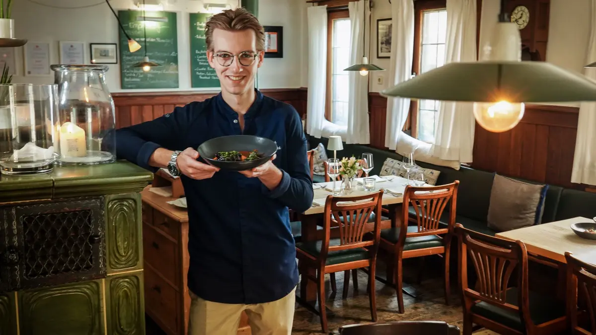 Gastro. Restaurant Lamm. Der junge, ambitionierte Koch und Inhaber Paul Raisch übernimmt das Geschäft in Feuerbach: Gastro. Restaurant Lamm. Der junge, ambitionierte Koch und Inhaber Paul Raisch übernimmt das Geschäft in Feuerbach