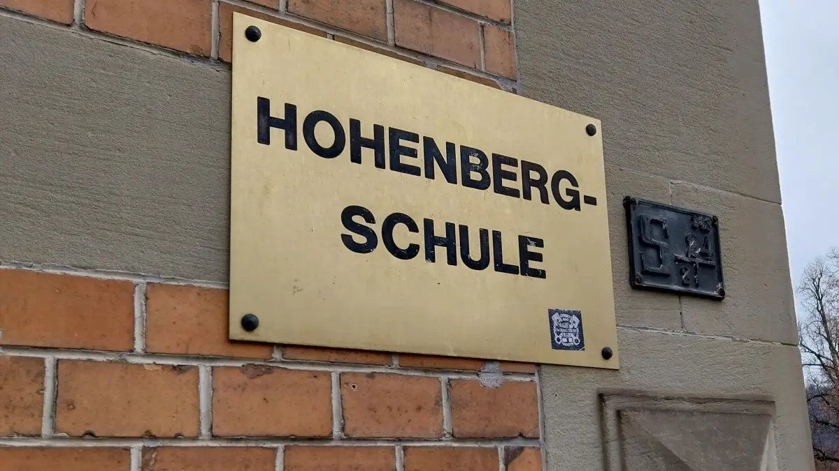 Die Hohenbergschule war am Dienstagmorgen Tatort eines Messerangriffs auf einen Elfjährigen sowie eine Lehrerin.