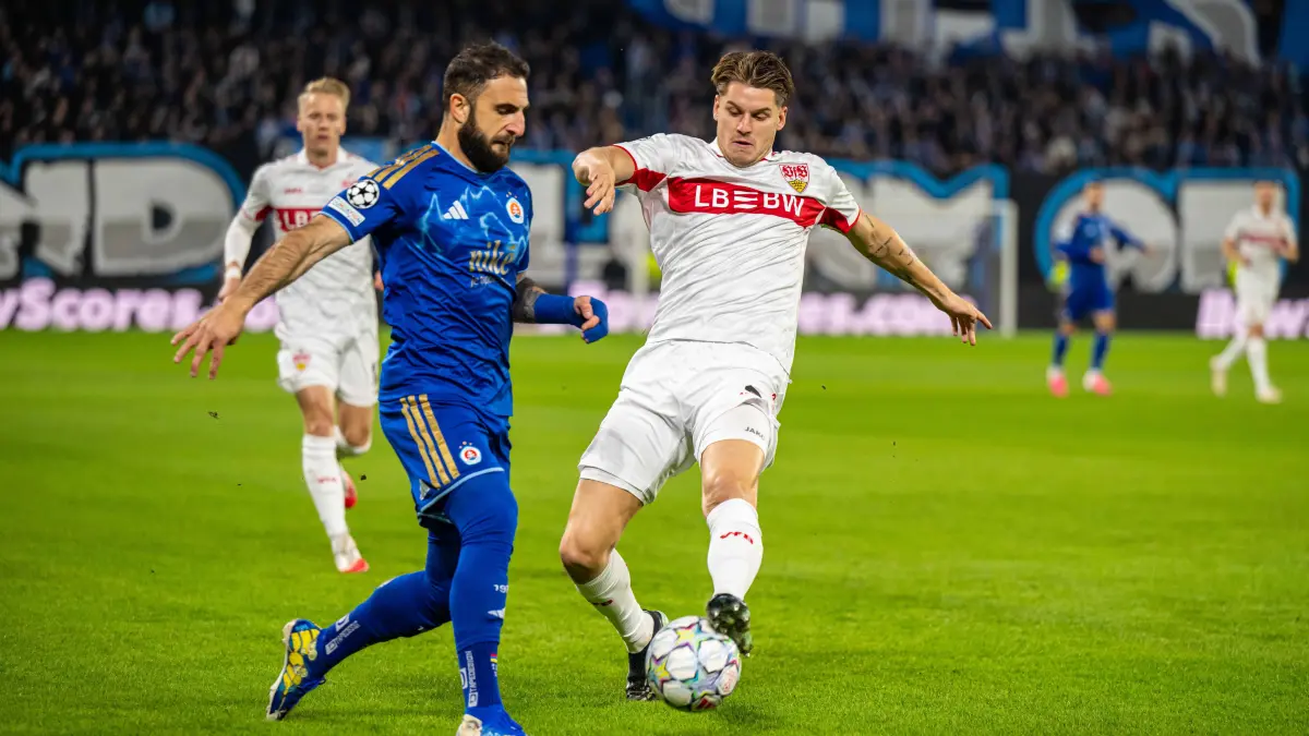 Tigran Barseghyan in a battle with Ramon Hendriks during UEFA Champions league match , SK Slovan Bratislava - VFB Stuttg: Tigran Barseghyan in a battle with Ramon Hendriks during UEFA Champions league match , SK Slovan Bratislava - VFB Stuttgart , 14. october 2026, Tehelne pole Stadium, Bratislava, Slovakia Copyright: xMICHALxFAJT,ZOSPORTU.SKx MAR_6765