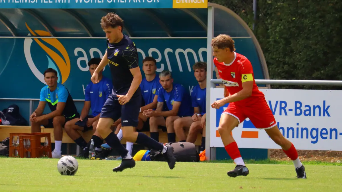 Manuel Nothacker (Mitte) und der TSV Ehningen.