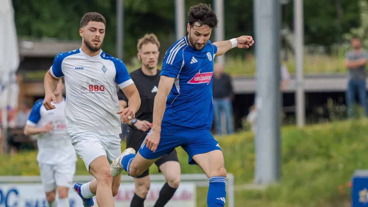 Gianluca Gamuzza (VfL Sindelfingen, #10) Torschuss
GER, VfL Sindelfingen vs. SV Boeblingen, Fussball, Landesliga 2, 30. Spieltag, Spielzeit 2025/2026, 06.06.2026
Foto: Eibner/Carsten Schwering
