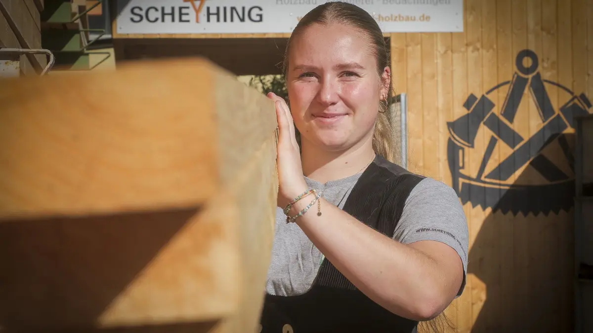 Schmidt: Leonberg Höfingen - Porträt über *die einzige neue Zimmerin-Gesellin* im Landkreis Böblingen: Amelie Schmidt