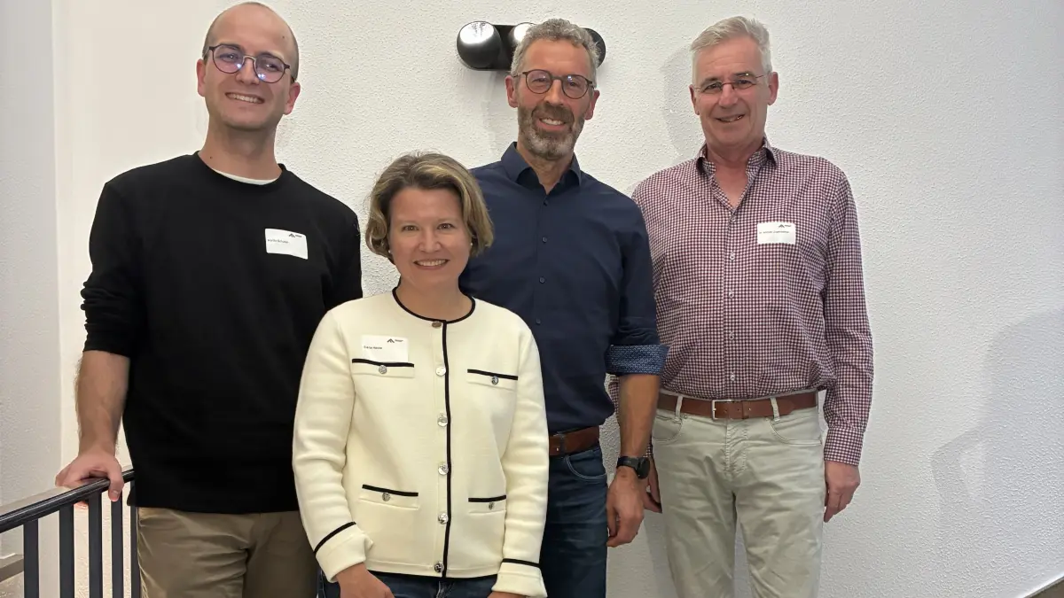 Der Vorstand des neugegründeten Fördervereins Fruchtkasten Herrenberg (von links): Ge-meinderat Moritz Schuker (Schriftführer), Fruchtkastenleiterin Elena Hocke (stellvertre-tende Vorsitzende), ehemaliger Oberbürgermeister Thomas Sprißler (Vorsitzender) und ehemaliger Ärztlicher Direktor des Kreiskrankenhauses Herrenberg Dr. Michael Jugenhei-mer (Finanzvorstand).