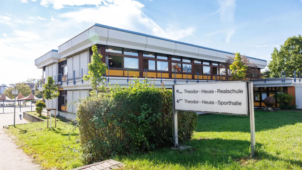 Theodor-Heuss-Realschule: Gärtringen, Schule, Realschule, Schulgebäude,