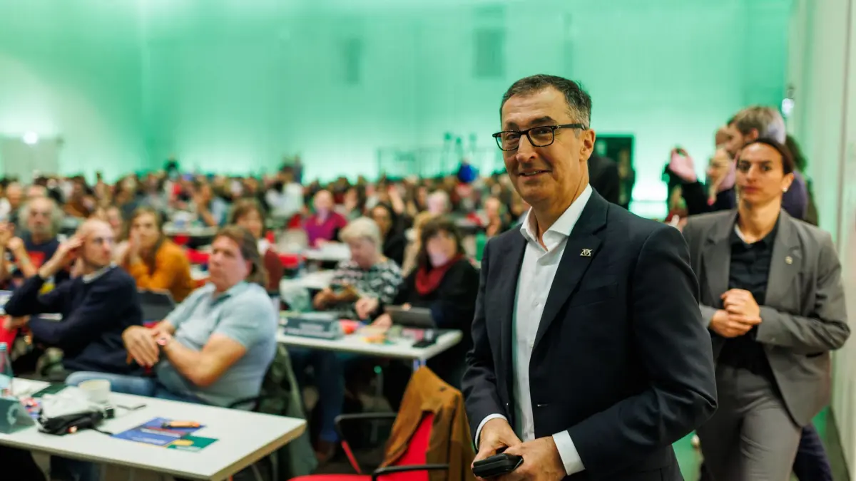 Auftakt Landesdelegiertenkonferenz Grüne Baden-Württemberg: Cem Özdemir (Bündnis 90 / Die Grünen), Ministerpräsident von Baden-Württemberg, nimmt an der Landesdelegiertenkonferenz der Grünen von Baden-Württemberg teil. Der Landesverband von Bündnis 90/Die Grünen Baden-Württemberg trifft sich unter dem Motto „Made in Baden-Württemberg“. (zu dpa: «Gute Stimmung bei den Grünen im Südwesten»)
