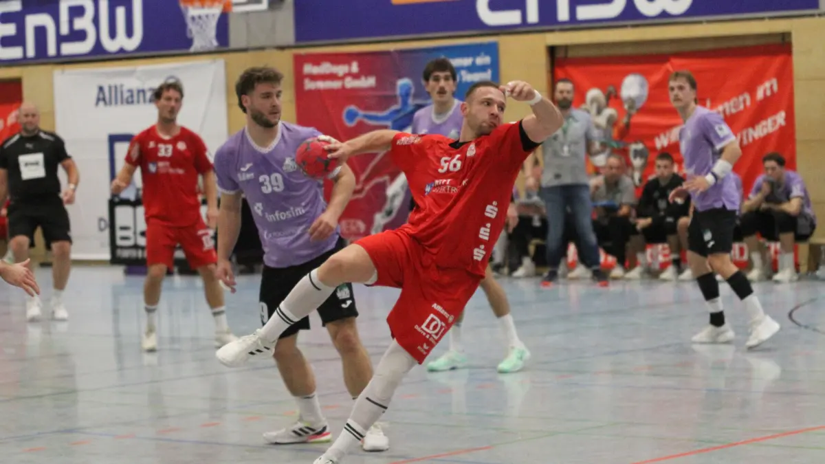 Auch Neuhausens Kapitän Simon Kosak macht in Kornwestheim ein gutes Spiel.