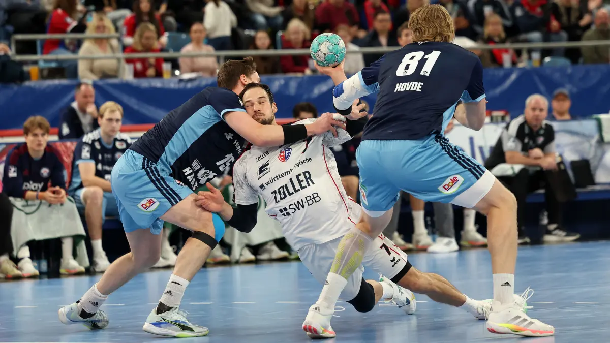 BAU // 2026.10.17, Deutschland, Bietigheim Handball SG BBM Bietigheim vs. Handball Club Hamburg, v.l. Dominik Axmann (HSV), Dominik Claus (BBM), Martin Hovde (HSV)