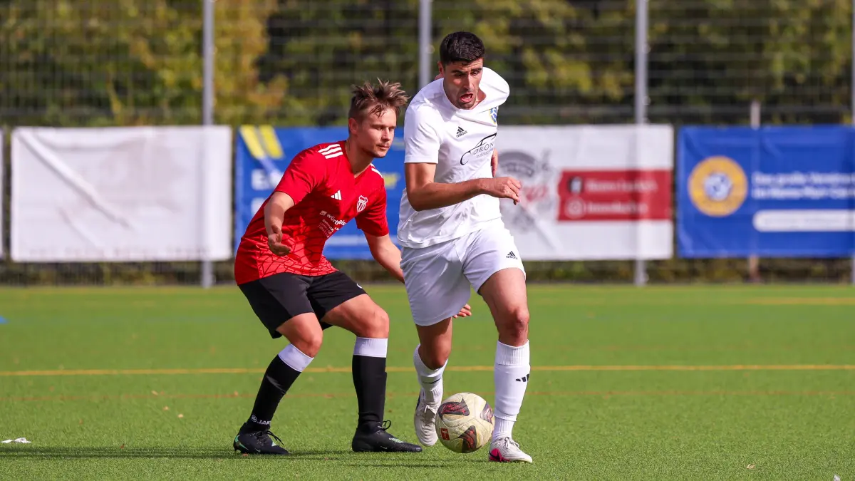 Schmidens Jakob Biedermann erzielt das 1:1
