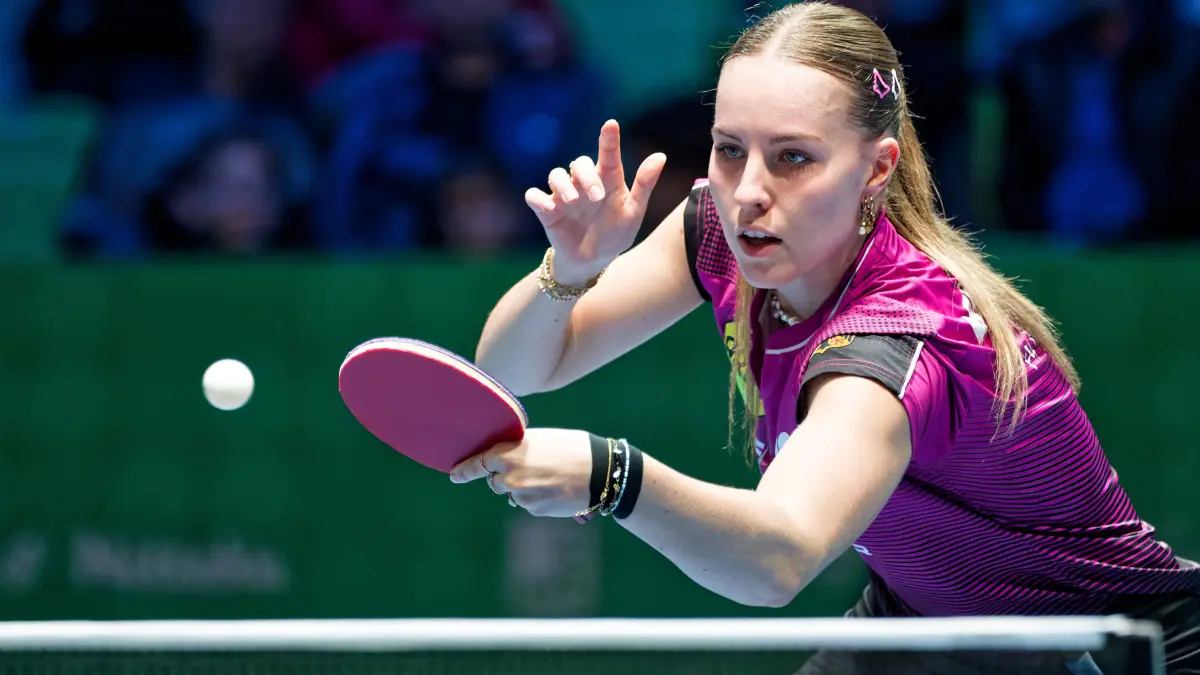 Annett Kaufmann steht im Finale der Tischtennis-Europameisterschaften in Ljubljana, Slowenien LJUBLJANA, SLOWENIEN - 18. OKTOBER 2026: Annett Kaufmann, SV DJK Kolbermoor, Germany, zieht bei den Tischtennis-Europameisterschaften in Ljubljana, Slowenien, mit einem Sieg über ihre Nationalmannschaftskollegin Nina Mittelham, ttc berlin eastside, erstmals in das Endspiel ein. Ljubljana Stozice Arena Slovenia *** Annett Kaufmann Advances to the Final of the European Table Tennis Championships in Ljubljana, Slovenia LJUBLJANA, SLOVENIA, OCTOBER 18, 2026 Annett Kaufmann, SV DJK Kolbermoor, Germany, has advanced to the final for the first time at the European Table Tennis Championships in Ljubljana, Slovenia, with a victory over her national teammate Nina Mittelham of ttc berlin eastside. Ljubljana Stozice Arena, Slovenia