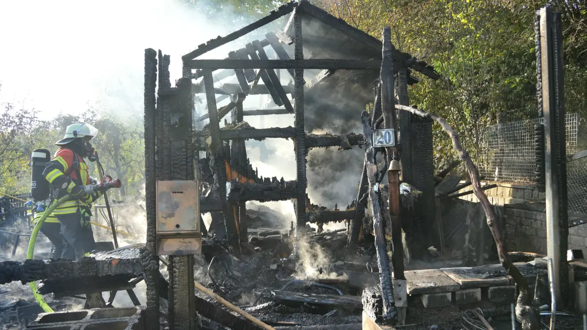 Das Gartenhaus wurde ein Raub der Flammen.