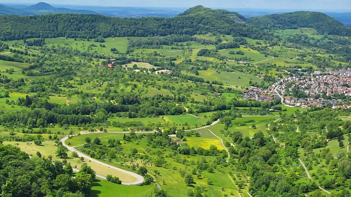 Die kurvenreiche Neuffener Steige ist eine bei Motorradfahrern beliebte Strecke.