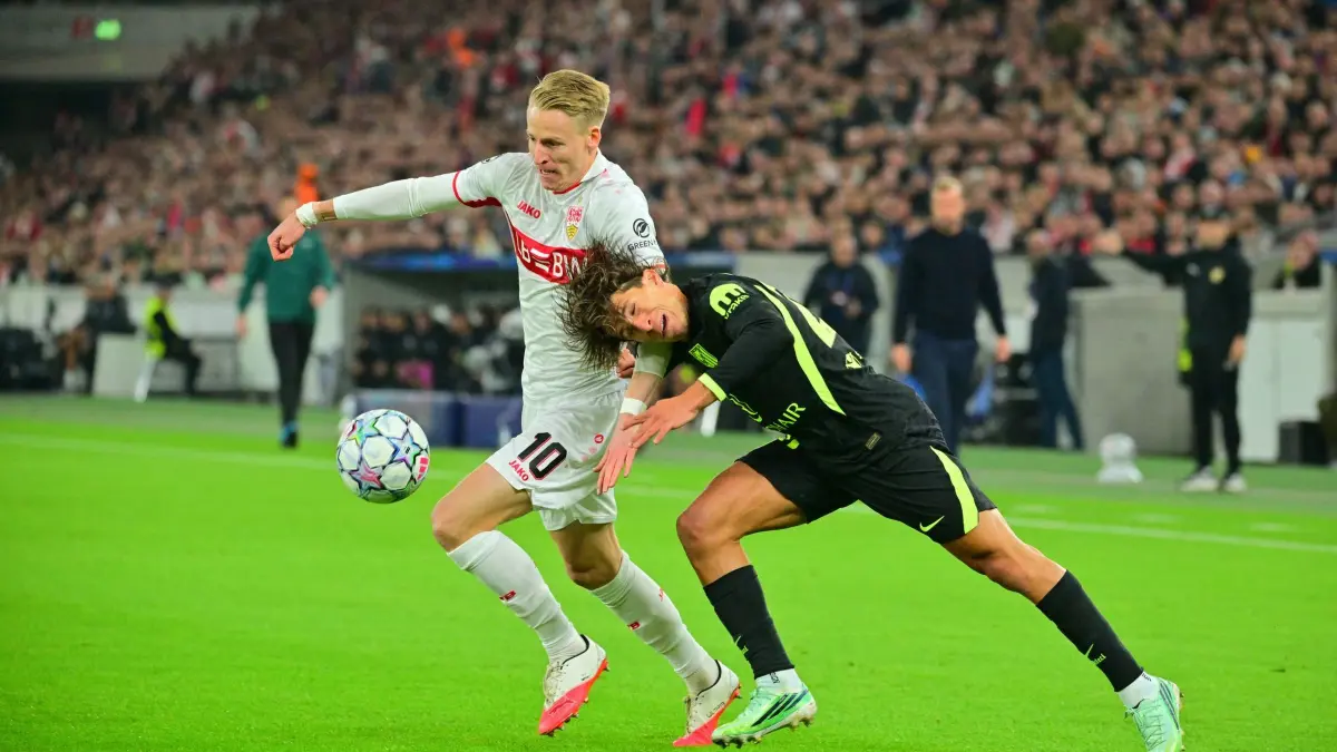 VfB Stuttgart - Atlético Madrid: 20.10.2026, Baden-Württemberg, Stuttgart: Fußball, Männer: Champions League, VfB Stuttgart - Atlético Madrid, Vorrunde, 3. Spieltag in der MHPArena: Chris Führich (l, VfB Stuttgart) gegen Giuliano Simeone (Atlético Madrid). Foto: Jan-Philipp Strobel/dpa +++ dpa-Bildfunk +++
