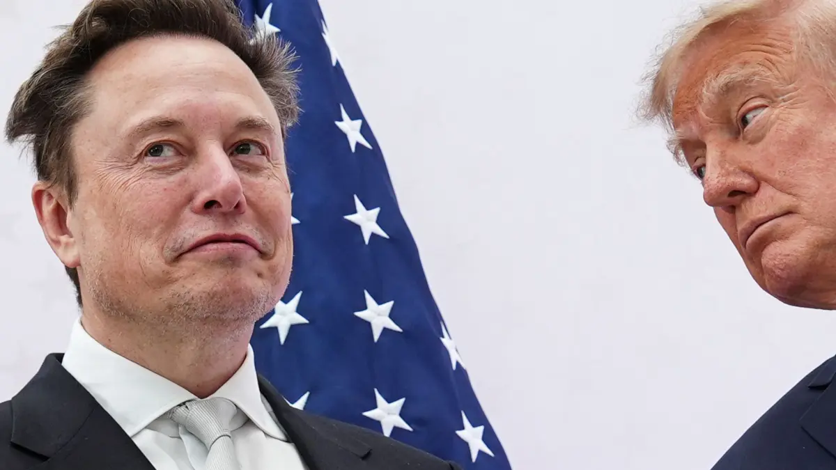US-Präsident Trump: US-Präsident Donald Trump (r) überreicht Elon Musk im US Institute of Peace die National Medal of Science. (zu dpa: «Trump-Gesandter Witkoff reist nach Russland»)