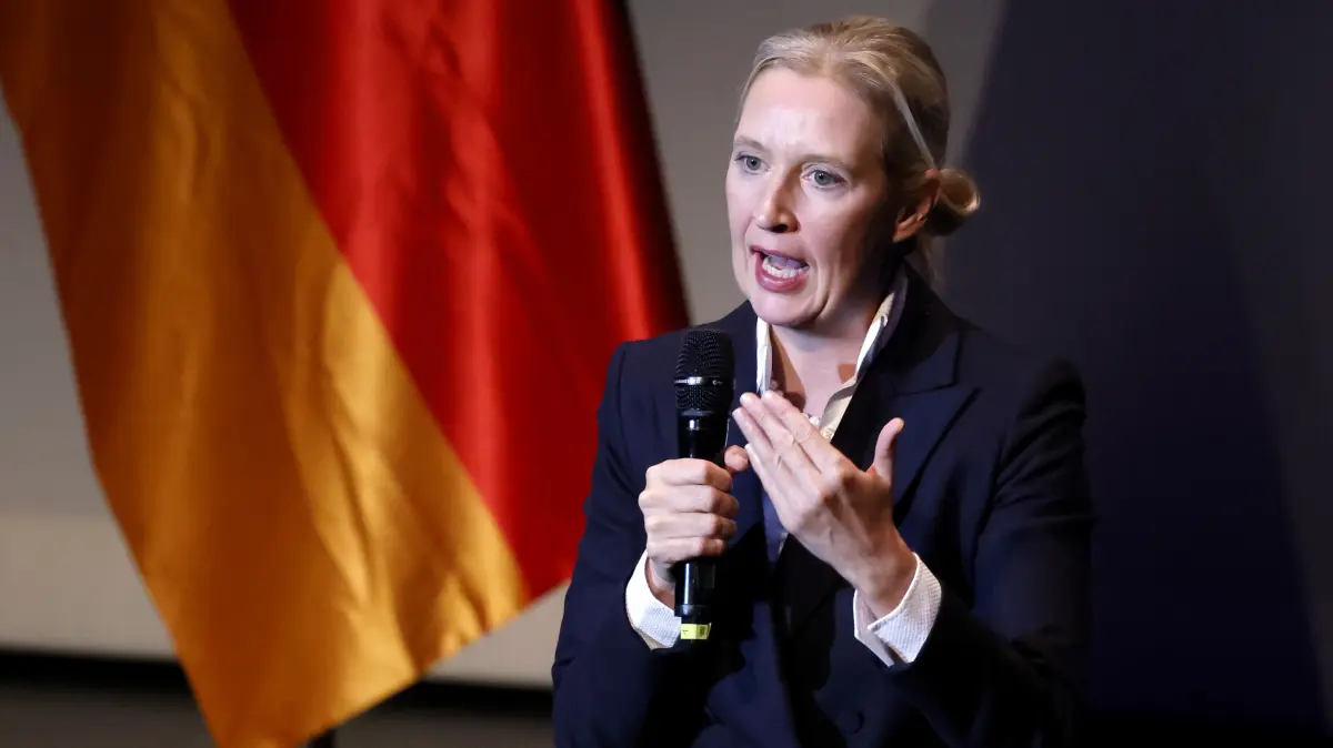 ESN/AfD Veranstaltung in Leverkusen: Politikerin Alice Weidel (AfD), AfD-Bundesvorsitzende, spricht bei einer Veranstaltung der Fraktion im EU-Parlament 'Europa der souveränen Nationen' (ESN). Leverkusen, 20.10.2026