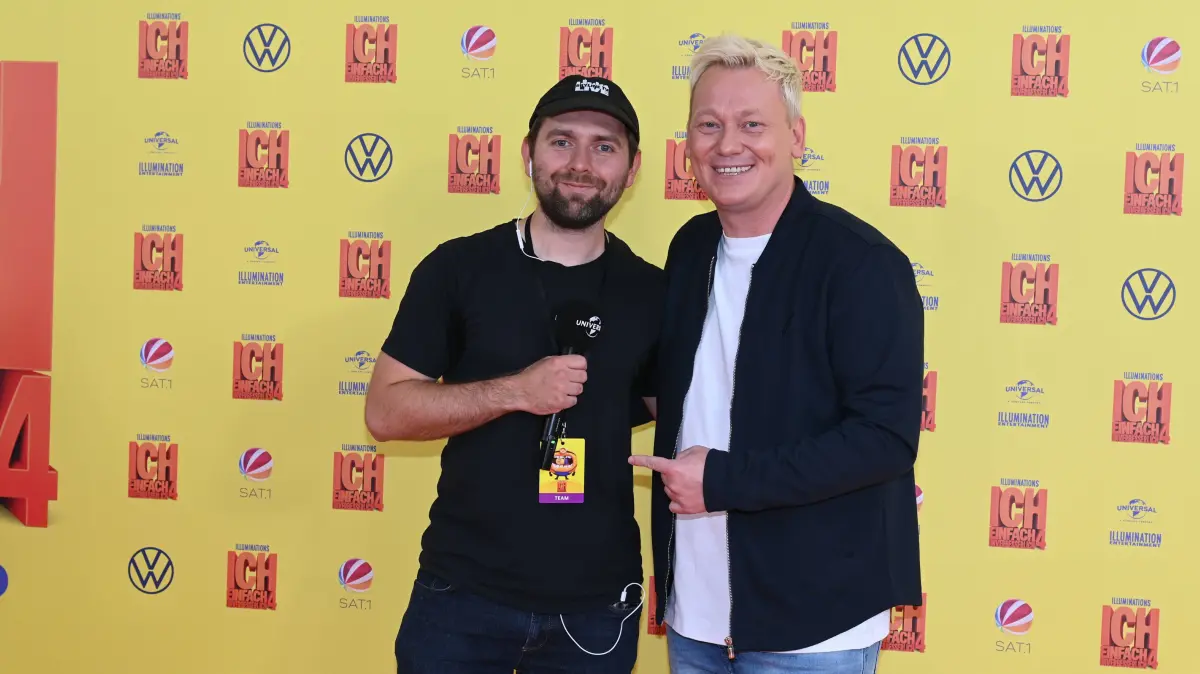 Der Entertainer Jens Knossi Knossalla r und sein Freund Adam kommt zur Permiere des Minions Animationsfilm Ich einfach unverbesserlich 4. Der Film startet am 11.07.2024 in den deutschen Kinos *** Entertainer Jens Knossi Knossalla r and his friend Adam attend the premiere of the Minions animated film Simply Incorrigible 4 The film opens in German cinemas on 11 07 2024
