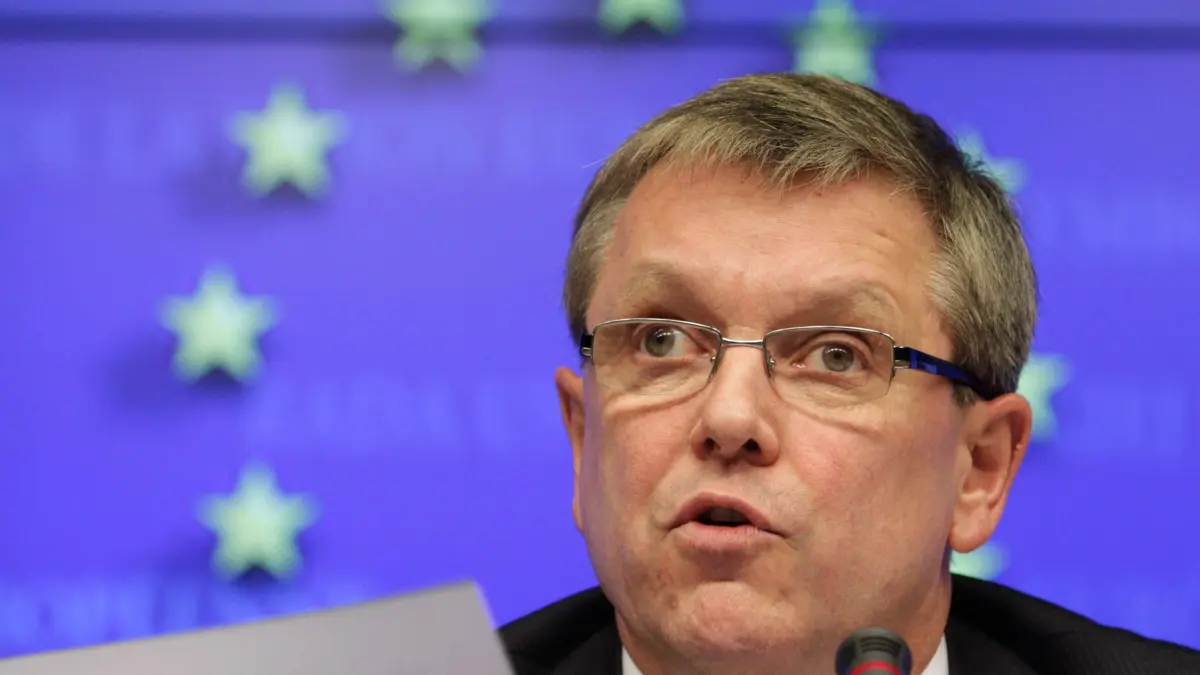 Staatsanwälte nehmen Orbans Nationalbankchef fest: ARCHIV - 15.03.2011, Belgien, Brüssel: Der damalige ungarische Finanzminister und Vorsitzende des EU-Rates, György Matolcsy, spricht während eines Treffens der EU-Finanzminister im Gebäude des Europäischen Rates vor Journalisten. Die ungarische Staatsanwaltschaft hat den langjährigen Nationalbank-Gouverneur aus der Orban-Zeit, György Matolcsy, unter Korruptionsverdacht festgenommen. Foto: Yves Logghe/AP/dpa +++ dpa-Bildfunk +++