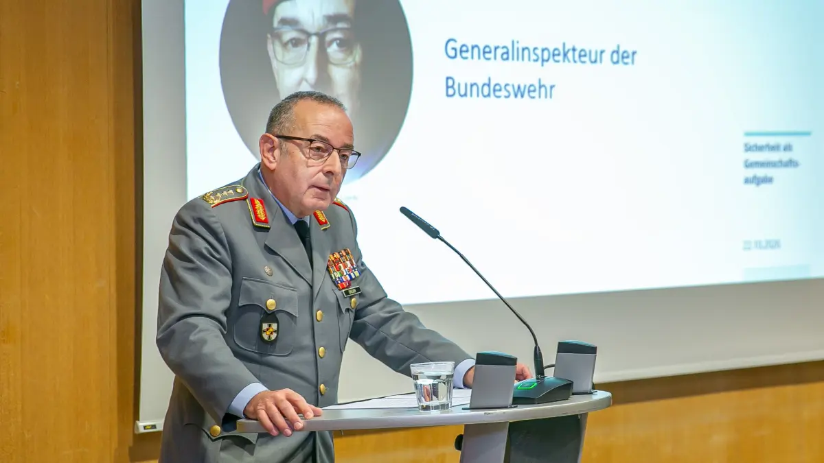foto: Roberto Bulgrin
06. 10. 2026
Esslingen, Berkheim, Osterfeldhalle, Generalinspekteur der Bundeswehr Carsten Breuer