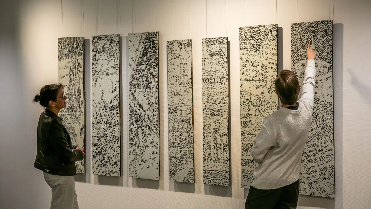 foto: Roberto Bulgrin
22. 10. 2026
Esslingen, Im Esslinger Landratsamt ist eine neue Ausstellung „Matrix und Motiv“ von Matthias Mansen zu sehen