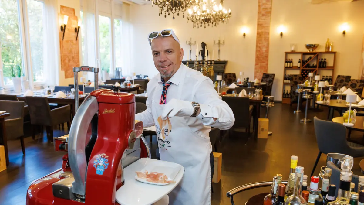 Da Signora: Sindelfingen, Naturfreundehaus, Da Signora war 16 Jahre lang ein beliebtes Restaurant in der Motorworld Sindelfingen, nun ist der Italiener ins ehem. Naturfreundehaus Sindelfingen umgezogen. Warum dieser Schritt? Was ist neu, was wie immer?