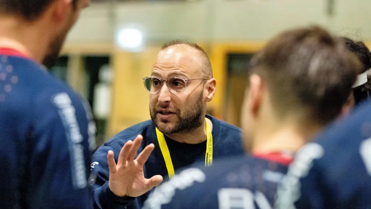 Marco Melo, (H2Ku Herrenberg, Trainer Coach), Ausszeit,
HSG Rottweil vs. H2Ku Herrenberg , Handball, Maenner,Verbandsliga Baden Wuerttemberg , Meisterschaft, 5. Spieltag, Saison 2026/2027, 17.10.2026
Eibner-Pressefoto/Andreas Ulmer