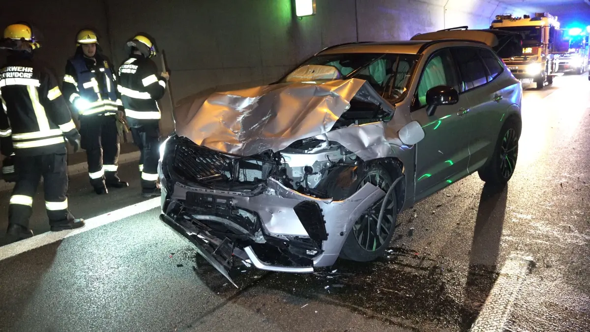 Heftiger Auffahrunfall auf der B29 bei Schorndorf - Vollsperrung der Bundesstraße