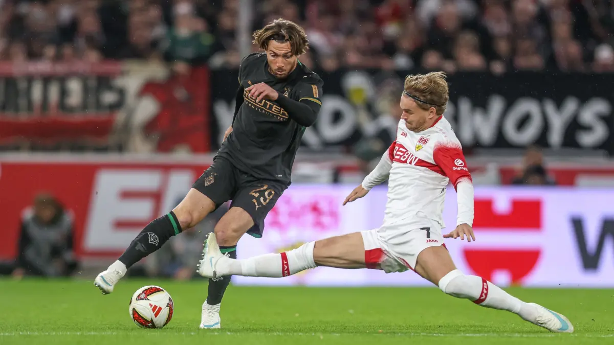 Bundesliga: VfB Stuttgart vs Borussia Mönchengladbach: GER, Stuttgart, VfB Stuttgart vs Borussia Moenchengladbach, Fussball, DFB, Spielzeit 2026/2027, Bundesliga, MHP-Arena, 7. Spieltag
im Bild v.l.: Joe Scally (Borussia Moenchengladbach #29), Maximilian Mittelstaedt (VfB Stuttgart #7)
DFB/DFL REGULATIONS PROHIBIT ANY USE OF PHOTOGRAPHS AS IMAGE SEQUENCES AND/OR QUASI-VIDEO,
23.10.2026