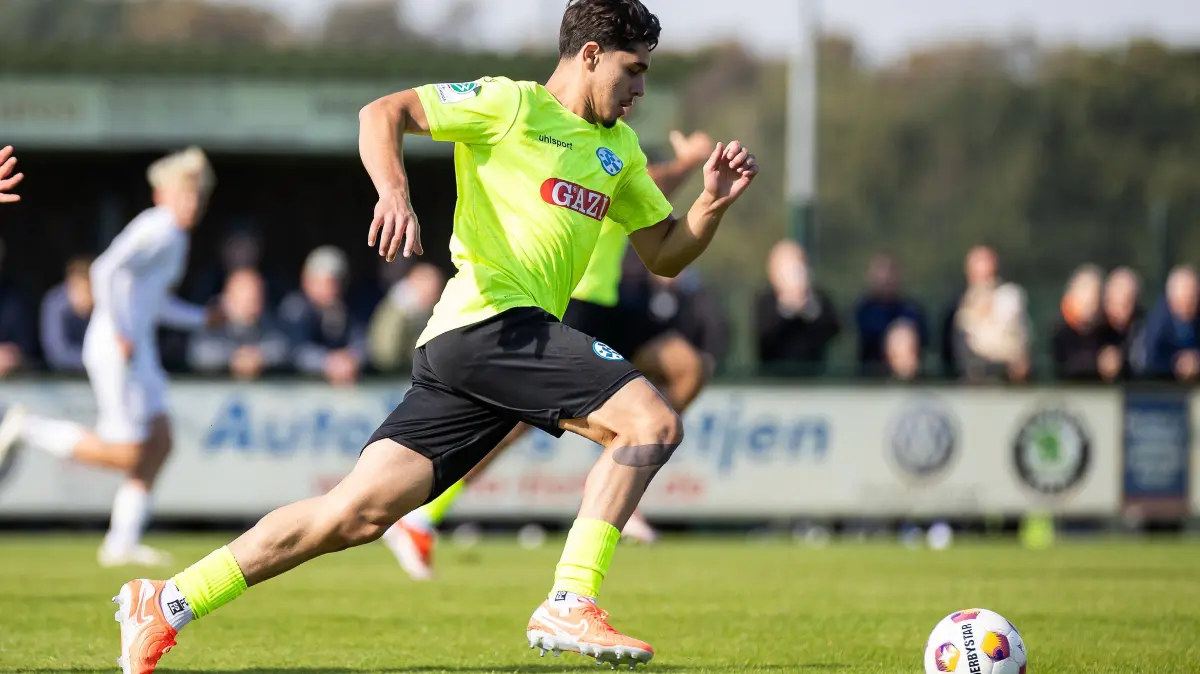 Fussball I Jugend I Saison 2025-2026 I DFB-Pokal I 2. Runde I JFV A/O/B/H/H - SV Stuttgarter Kickers I 03.10.2025 Arda Elmas 10, SV Stuttgarter Kickers U19 Ahlerstedt Stadion am Auetal Niedersachsen Deutschland *** Soccer I Youth I Season 2025 2026 I DFB Cup I 2 Round I JFV A O B H H SV Stuttgarter Kickers I 03 10 2025 Arda Elmas 10, SV Stuttgarter Kickers U19 Ahlerstedt Stadion am Auetal Lower Saxony Germany Copyright: xLobeca/JörgxStruwex