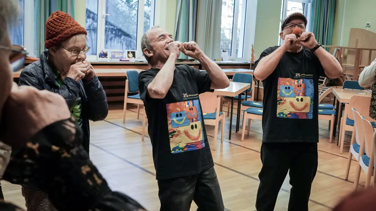 25 Jahre Lachyoga mi Hans-Martin Bauer, Sozialpädagoge, HumorCoach und Lachyogarainer : 25 Jahre Lachyoga mi Hans-Martin Bauer, Sozialpädagoge, HumorCoach und Lachyogarainer