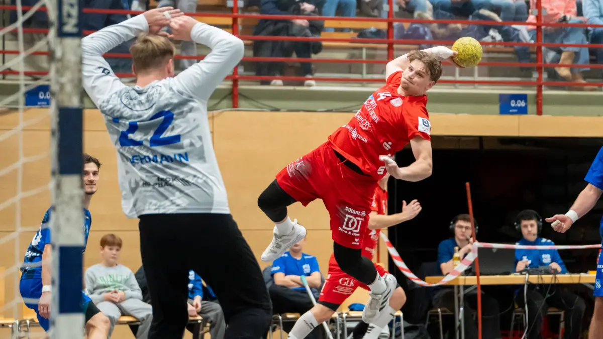 Tobias Haag erzielt bei der 26:33-Niederlage des TSV Neuhausen sechs Treffer.