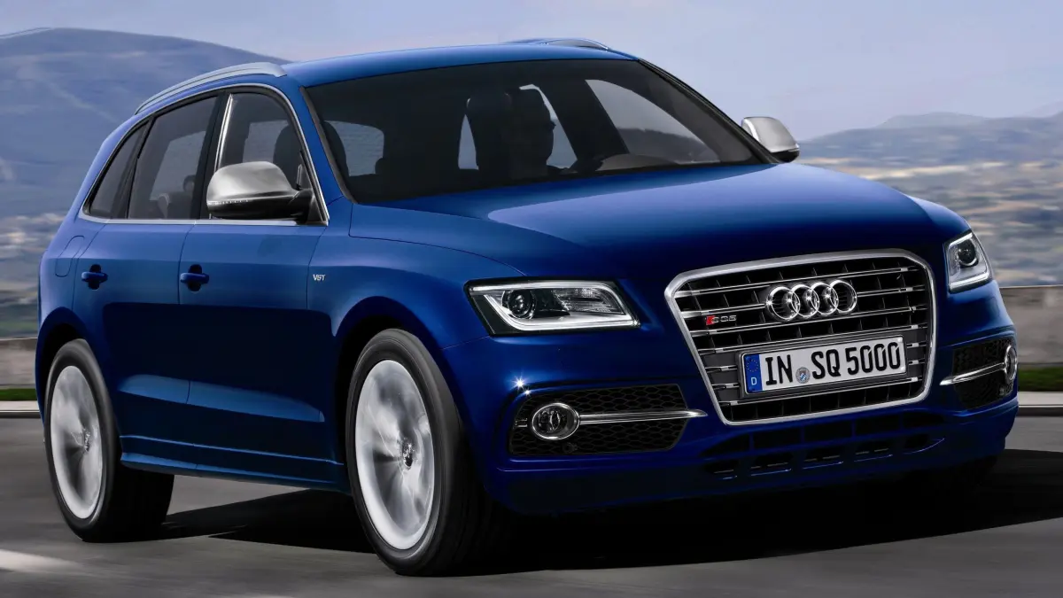 Zum Themendienst-Bericht vom 18. Juni: 313 PS: Der ab Frühjahr 2013 lieferbare SQ5 TDI ist Audis erstes Sportmodell mit einem Dieselmotor. In 5,1 Sekunden ist das modifizierte SUV auf Tempo 100, maximal sind 250 km/h möglich.
(Die Veröffentlichung ist für dpa-Themendienst-Bezieher honorarfrei. Das Bild darf nur in Zusammenhang mit dem genannten Text und nur bei Nennung der Bildquelle verwendet werden.)
Foto: Audi