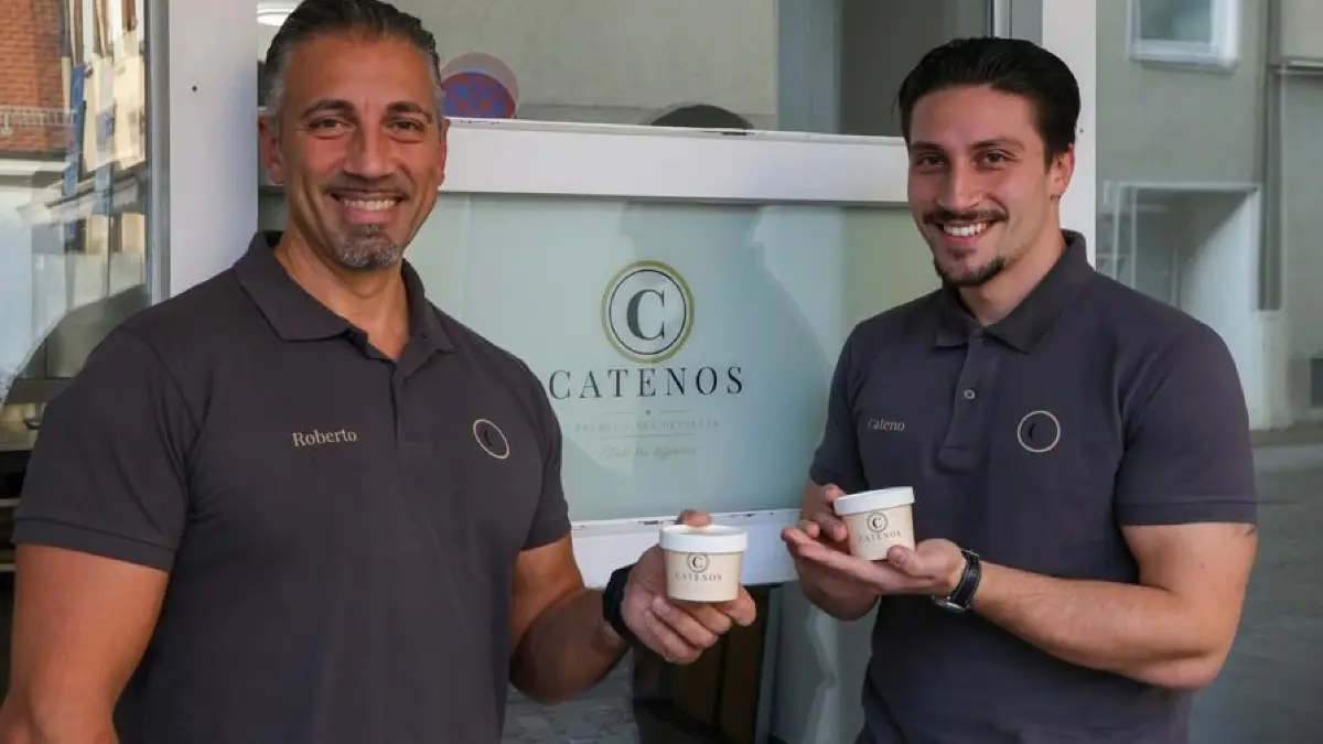 Roberto und Cateno Massa präsentieren ihr Tiramisu To-Go in Bietigheim