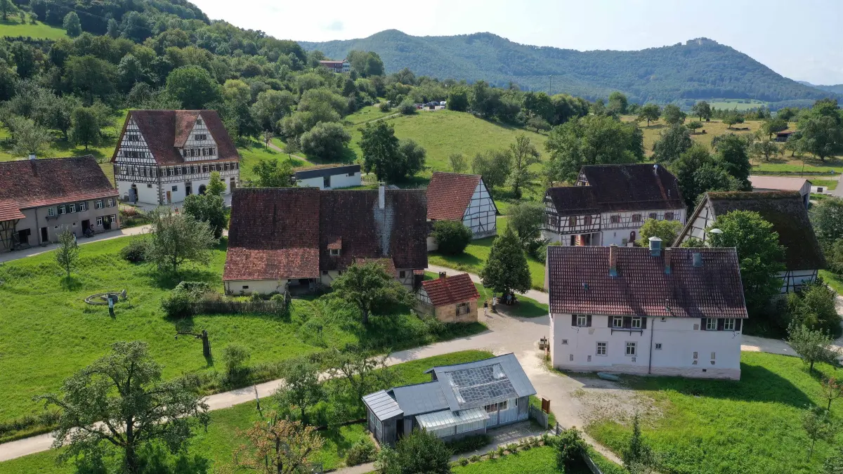 Beuren Museumsdorf: Rund ums Bauen und Wohnen dreht sich das Familien-Ferien-Programm im Freilichtmuseum Beuren.
