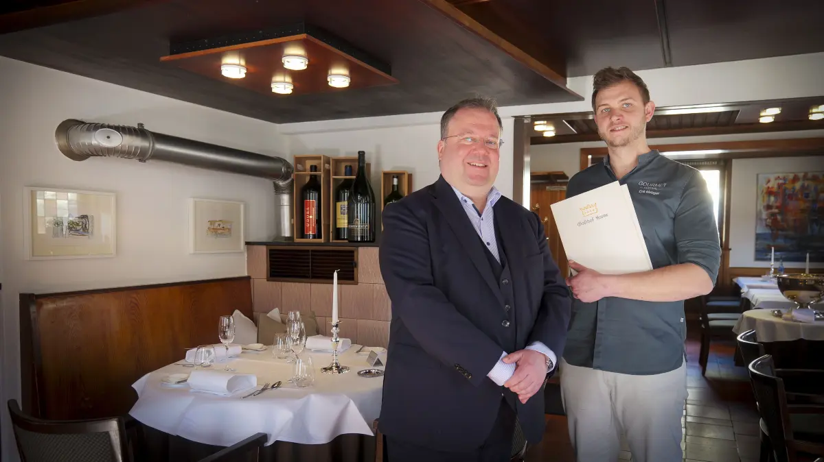 Waldenbuch - Gastro Ein Sterne-Restaurant wird günstiger. Die Krone in Waldenbuch hat die Preise gesenkt. Im Bild: Geschäftsführer Matthias Gugeler und Chefkoch Erik Metzger