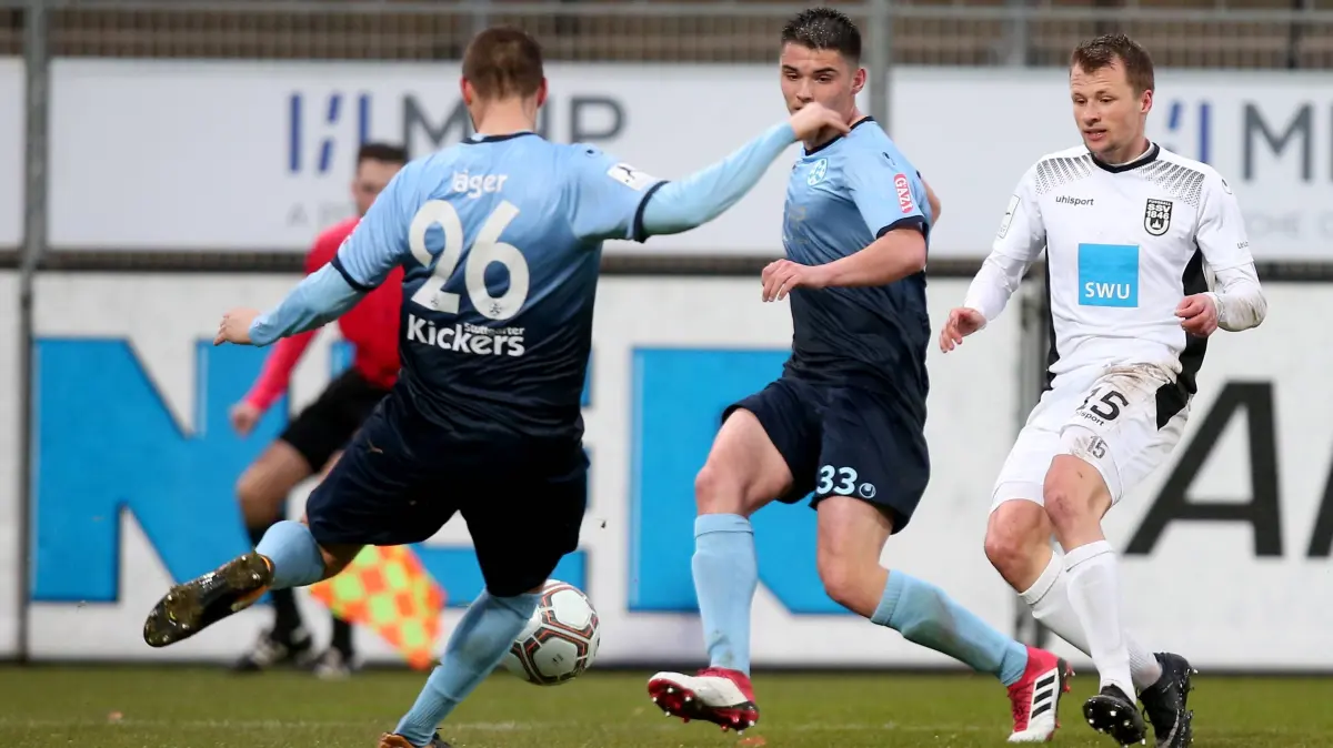 Marvin Jaeger ( SV Stuttgarter Kickers ) Mario Suver ( SV Stuttgarter Kickers ) Marcel Schmidts (SSV Ulm 1846), SV Stuttgarter Kickers vs SSV Ulm 1846 Fussball, GER, Regionalliga Suedwest, 2017/2018, 28.03.2018, Stuttgart *** SV Stuttgarter Kickers SSV Ulm 1846 SV Stuttgarter Kickers VS SSV Ulm 1846 Soccer GER Regionalliga Southwest 2017 2018 28 03 2018 Stuttgart Copyright: xLangerx/xEibner-Pressefotox EP_HLR