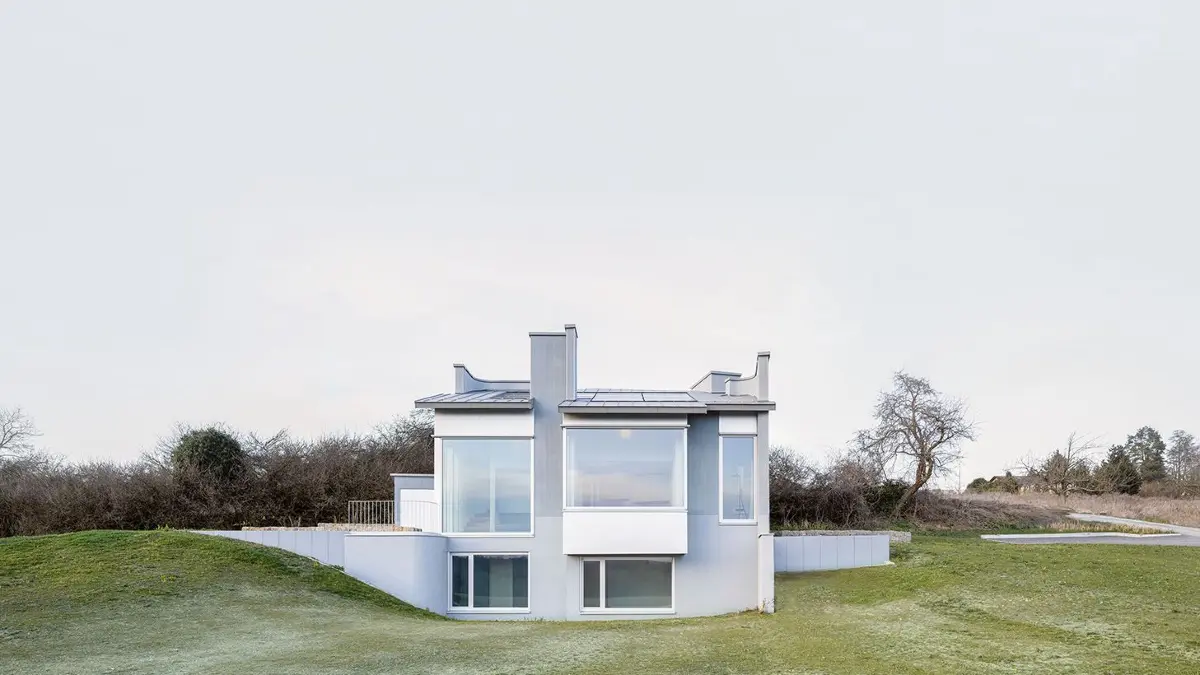 Häuser des Jahres 2026. Auszeichnung für das Ferienhaus im Kraichgau in Baden-Württemberg von Schneider Hoffmann Architekten. Es steht auf 50 Quadratmetern Grundfläche.
